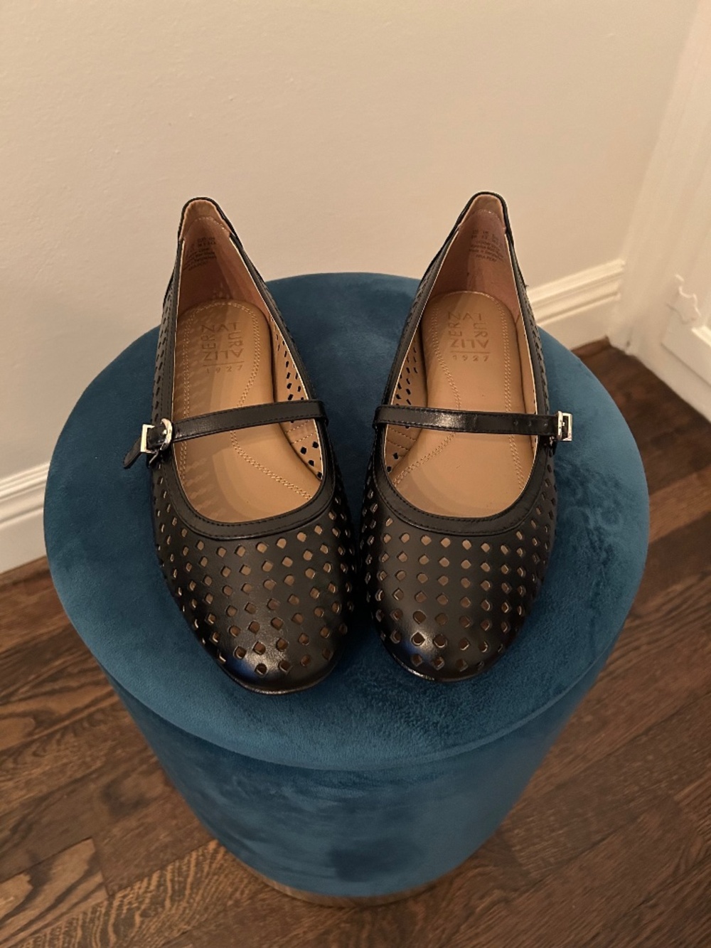NWOT Naturalizer Black Aria Perforated Mary Jane Leather Flats Size 8W